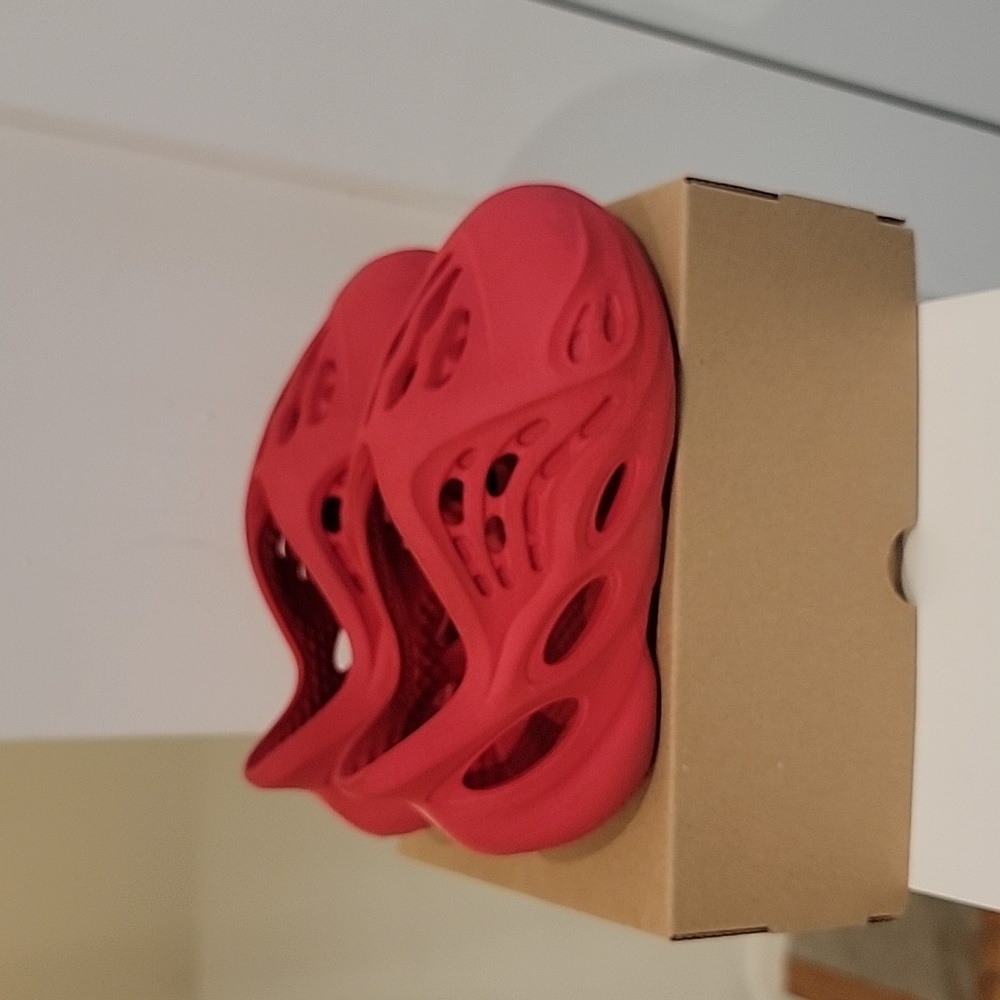 Yezzy Foam Runners Size 9k toddlers